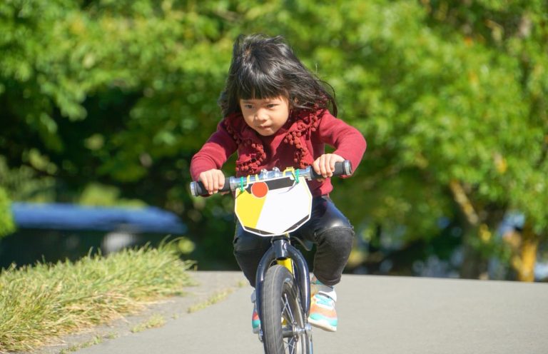 A Guide to Choosing the Right GPS Tracker for Kids