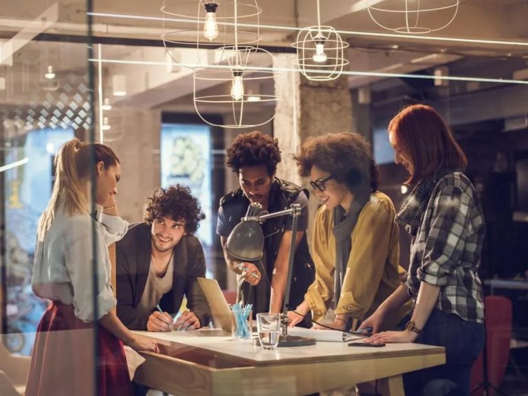 Breaking the Traditional Mold: Management Colleges Shaping Future-Ready Professionals