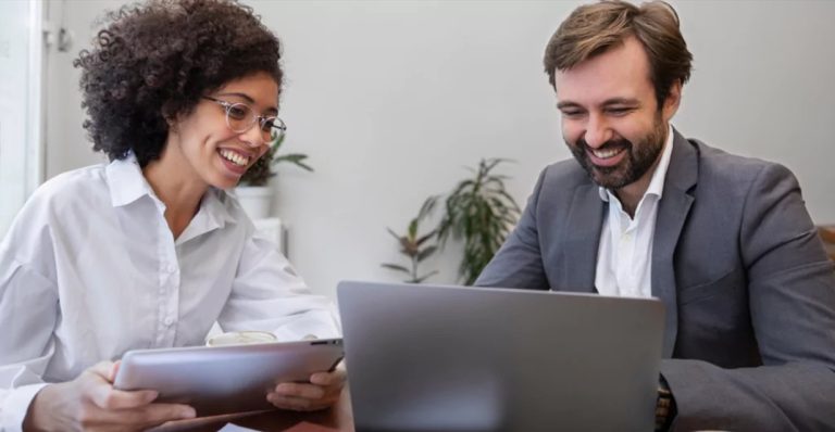 How Visual Interfaces Shape Reading Choices