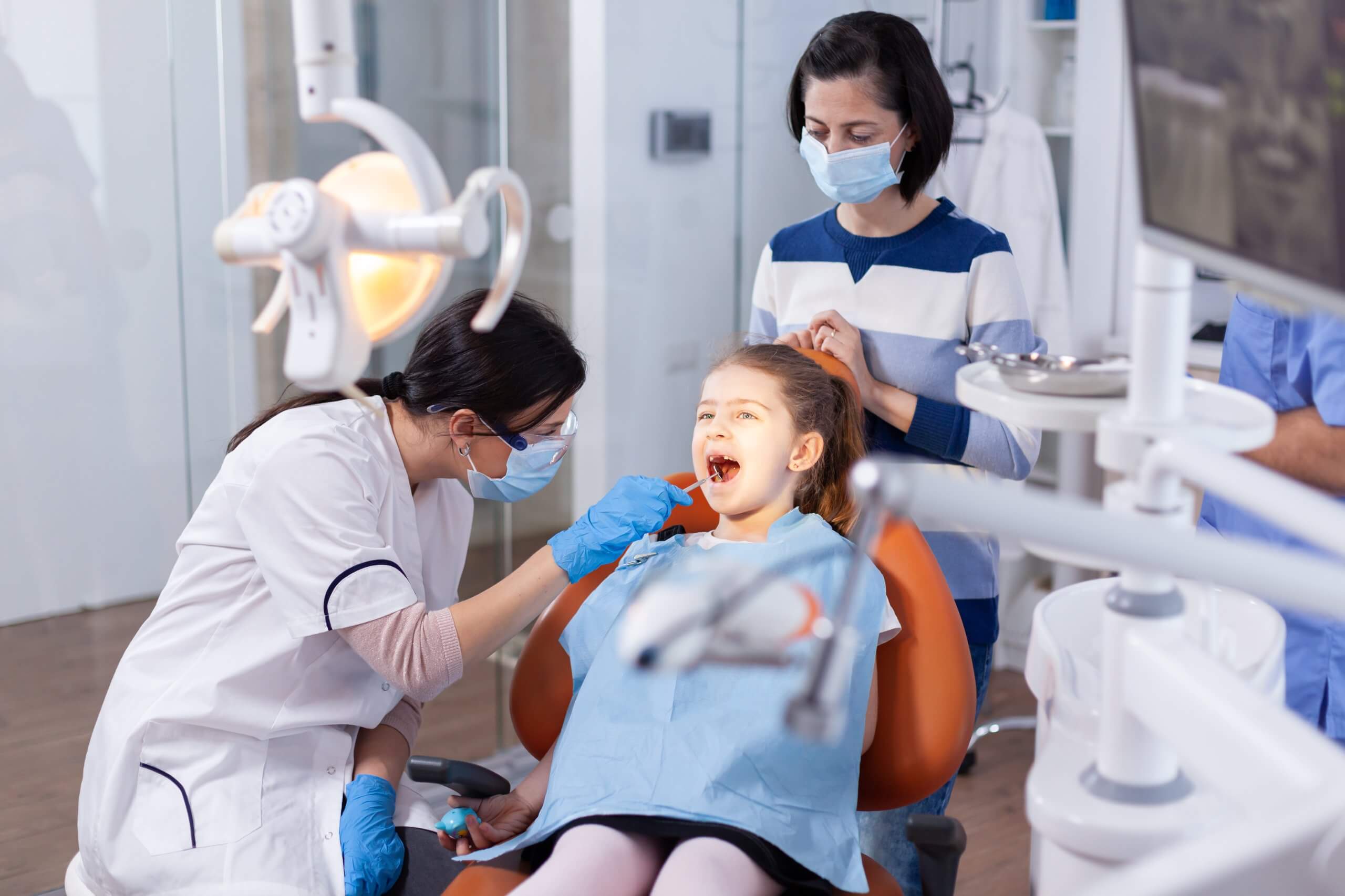 6 Reasons To Choose A Dentist Who Offers Care For The Entire Family