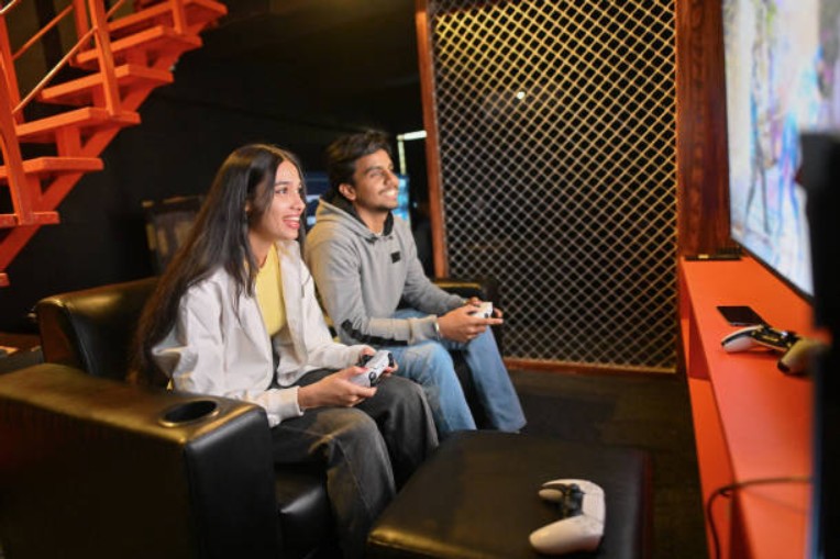 How Multiplayer Online Games Connect Players Worldwide