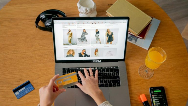 Why Digital Banking Cards Are Changing How We Handle Money